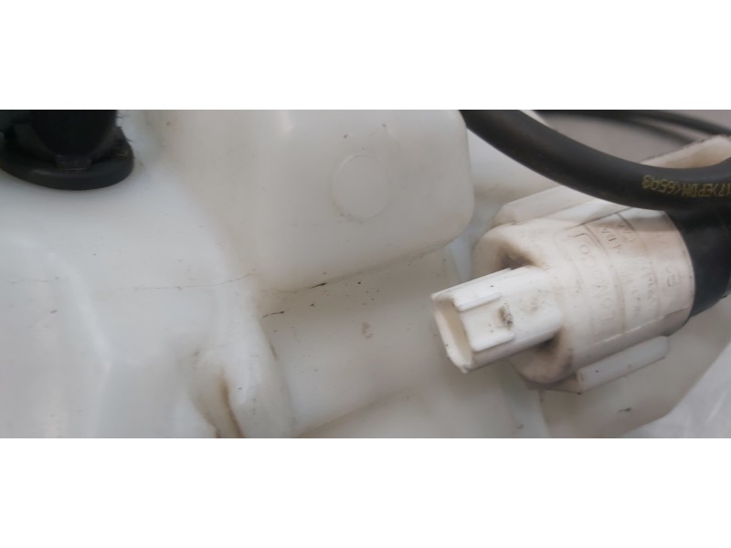 Recambio de deposito limpia para jaguar xf r-sport awd referencia OEM IAM T2H8377  