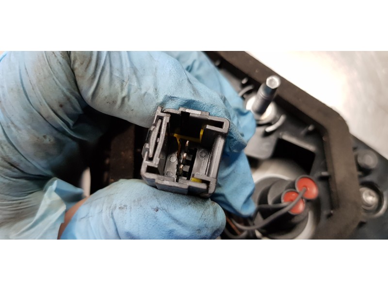 Recambio de piloto trasero izquierdo interior para renault scenic iv edition one referencia OEM IAM 265556481R  