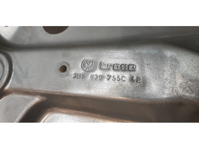 Recambio de elevalunas trasero izquierdo para volkswagen passat berlina (3b3) comfortline referencia OEM IAM 3B5839755C   Recambio de elevalunas trasero izquierdo para volkswagen passat berlina (3b3) comfortline referencia OEM IAM 3B5839755C