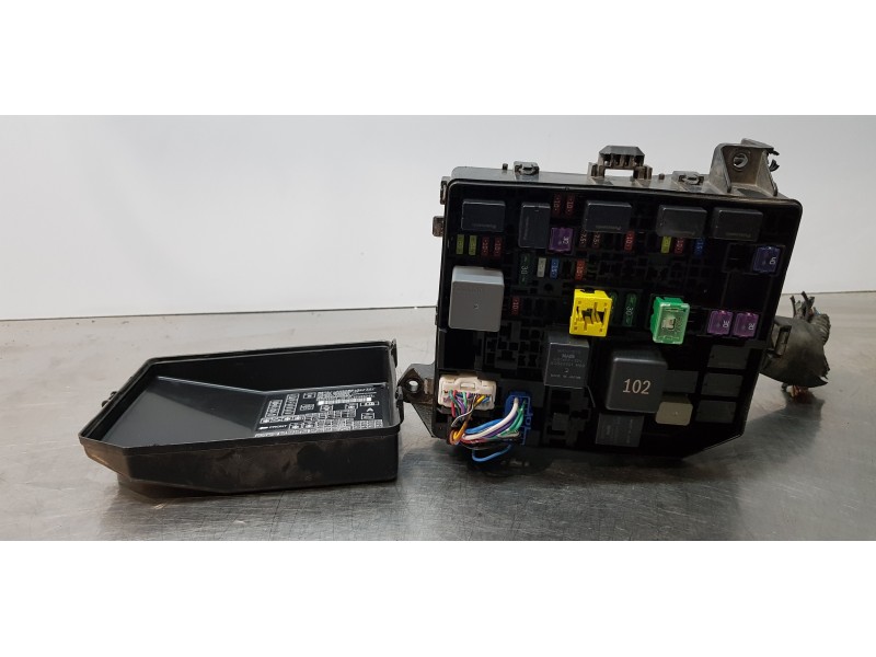 Recambio de caja reles / fusibles para mitsubishi outlander (gf0) motion 4wd referencia OEM IAM 8565A286  