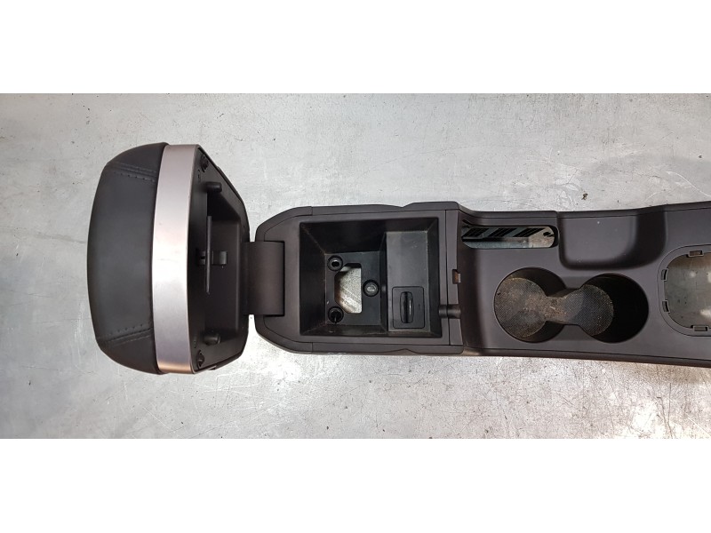 Recambio de apoyabrazos central para hyundai ix35 style 2wd referencia OEM IAM 846112Y0009P   Recambio de apoyabrazos central para hyundai ix35 style 2wd referencia OEM IAM 846112Y0009P