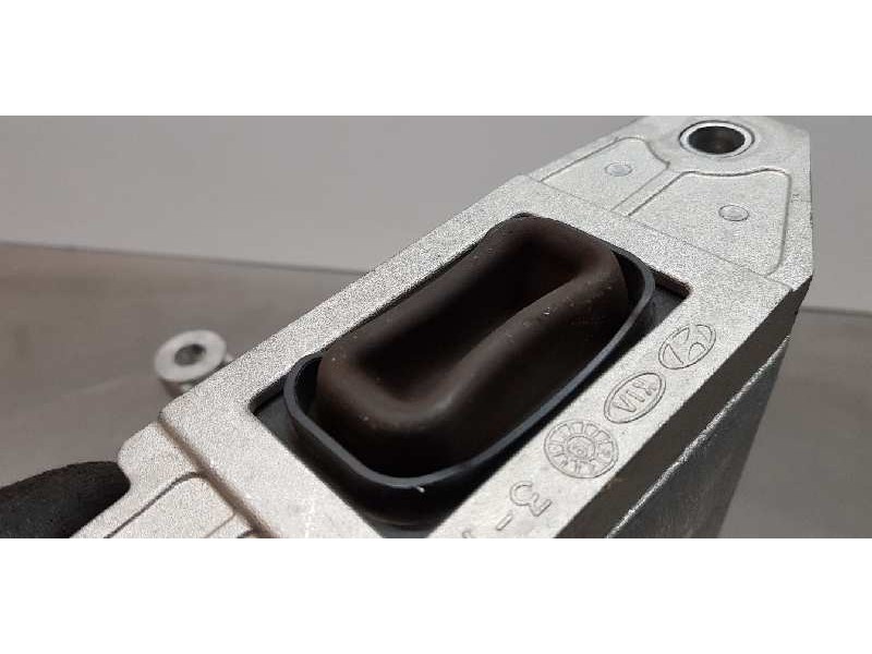Recambio de soporte motor derecho para kia ceed business referencia OEM IAM 21810J7300  
