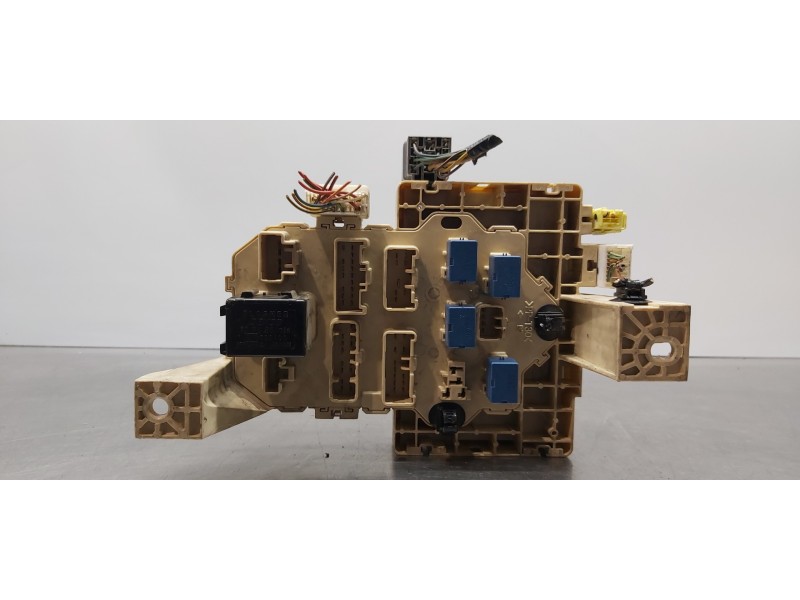 Recambio de caja reles / fusibles para opel agila b enjoy referencia OEM IAM 3677051K41  