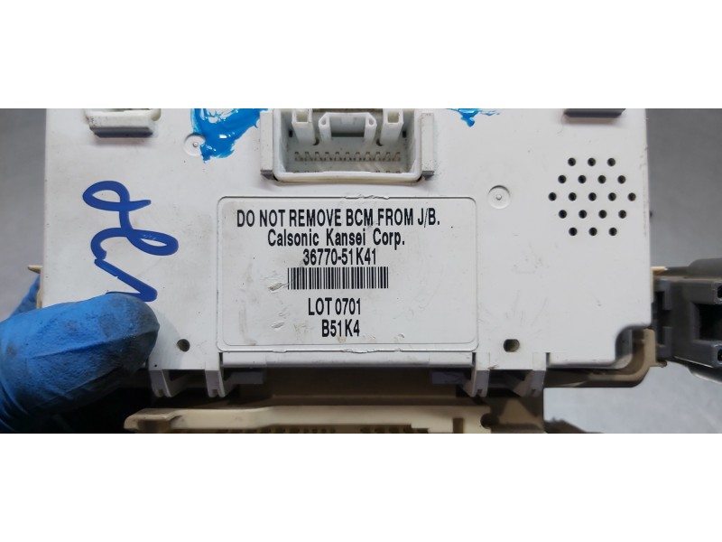 Recambio de caja reles / fusibles para opel agila b enjoy referencia OEM IAM 3677051K41  