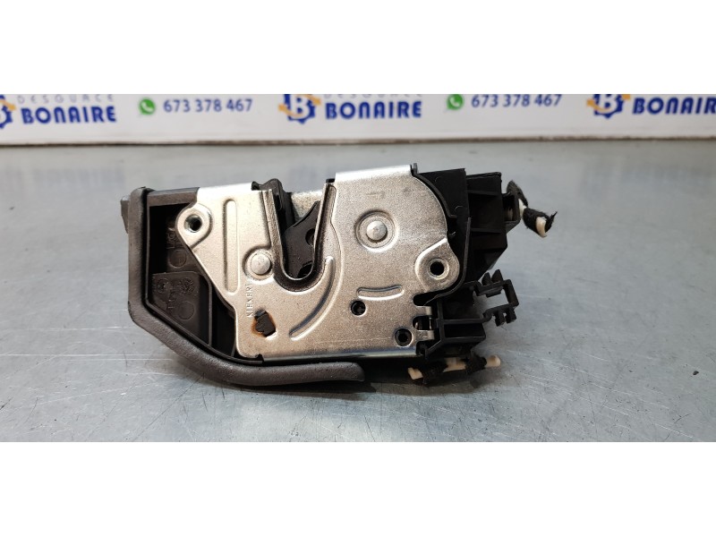 Recambio de cerradura puerta delantera izquierda para bmw serie 1 lim. 5-trg. (f20) 118d referencia OEM IAM 7229461  