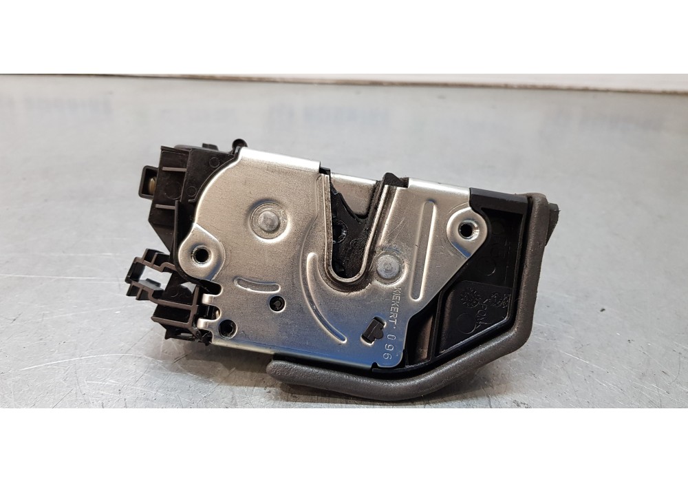 Recambio de cerradura puerta trasera derecha para bmw serie 1 lim. 5-trg. (f20) 118d referencia OEM IAM 7229460  