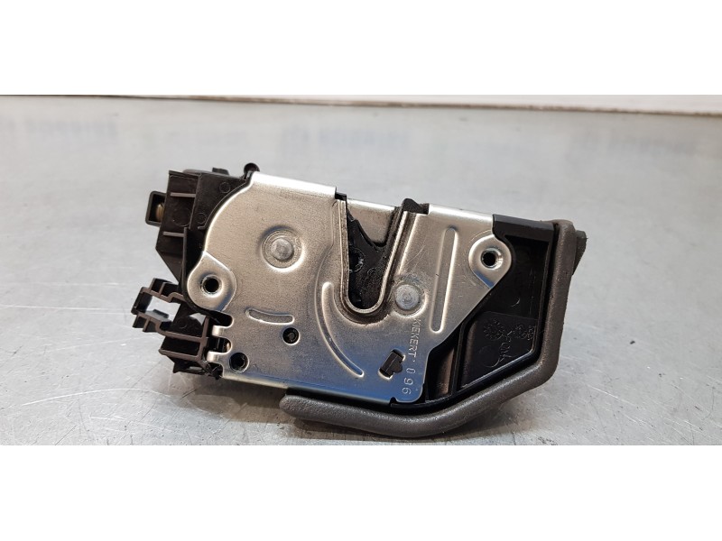 Recambio de cerradura puerta trasera derecha para bmw serie 1 lim. 5-trg. (f20) 118d referencia OEM IAM 7229460  