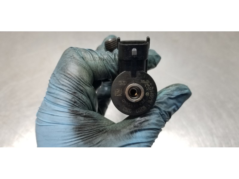 Recambio de inyector para peugeot 207 x-line referencia OEM IAM 0445110252  