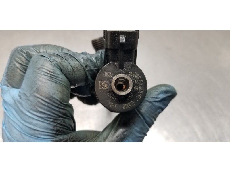 Recambio de inyector para peugeot 207 x-line referencia OEM IAM 0445110252  