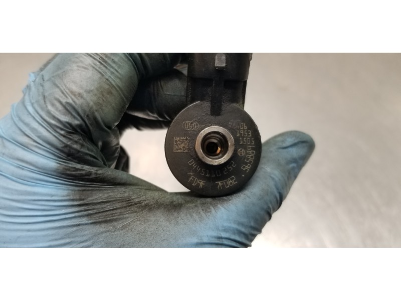 Recambio de inyector para peugeot 207 x-line referencia OEM IAM 0445110252  