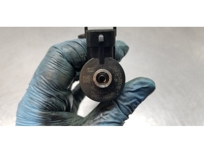 Recambio de inyector para peugeot 207 x-line referencia OEM IAM 0445110252  