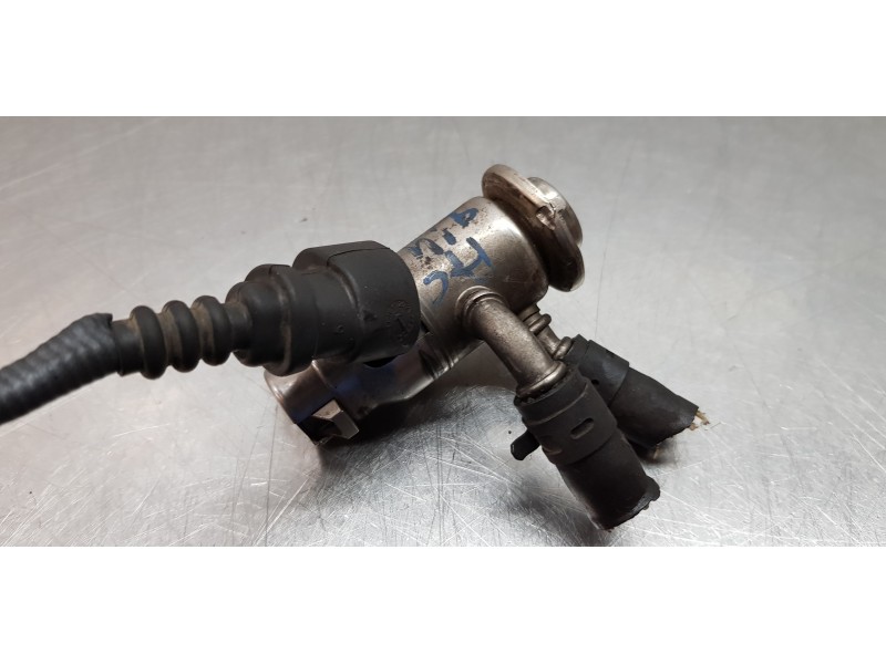 Recambio de inyector para renault scenic iv grand zen referencia OEM IAM 208997976R  