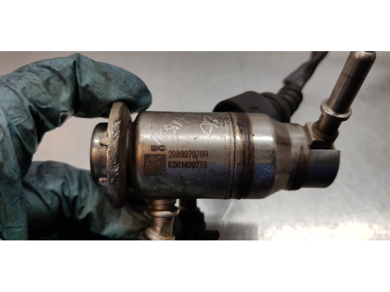 Recambio de inyector para renault scenic iv grand zen referencia OEM IAM 208997976R  