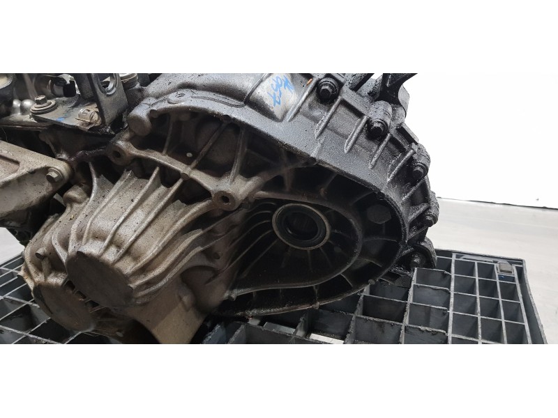 Recambio de caja cambios para volvo xc70 d5 awd kinetic (136kw) referencia OEM IAM 8252344 566R7002BD 