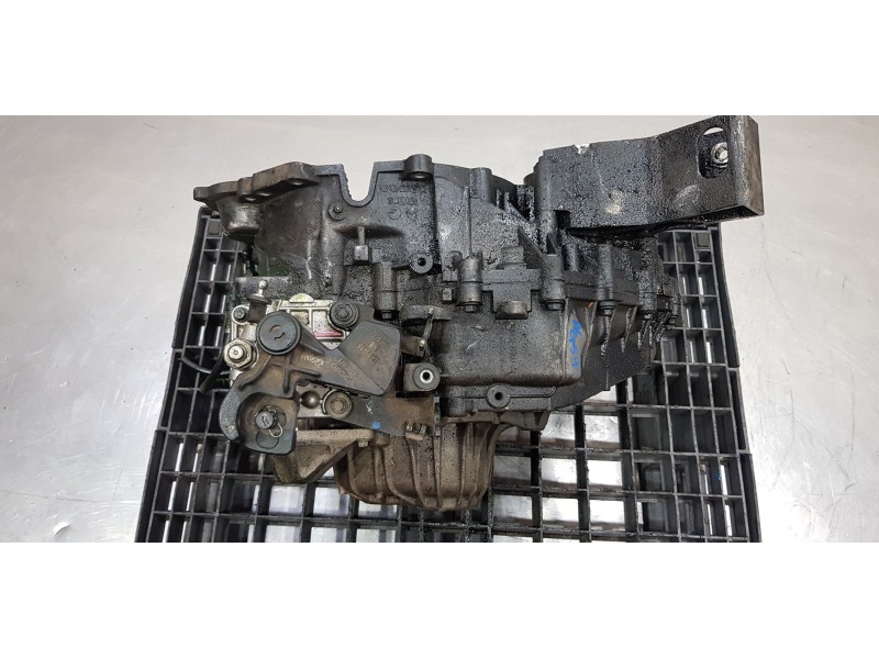 Recambio de caja cambios para volvo xc70 d5 awd kinetic (136kw) referencia OEM IAM 8252344 566R7002BD 