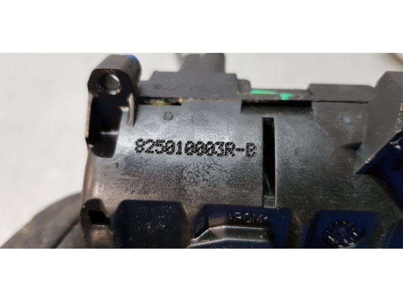 Recambio de cerradura puerta trasera izquierda para renault laguna grandtour iii authentique referencia OEM IAM 825010003R  