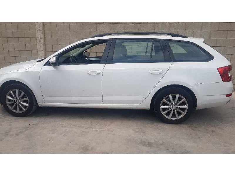 skoda octavia combi (5e5) del año 2013