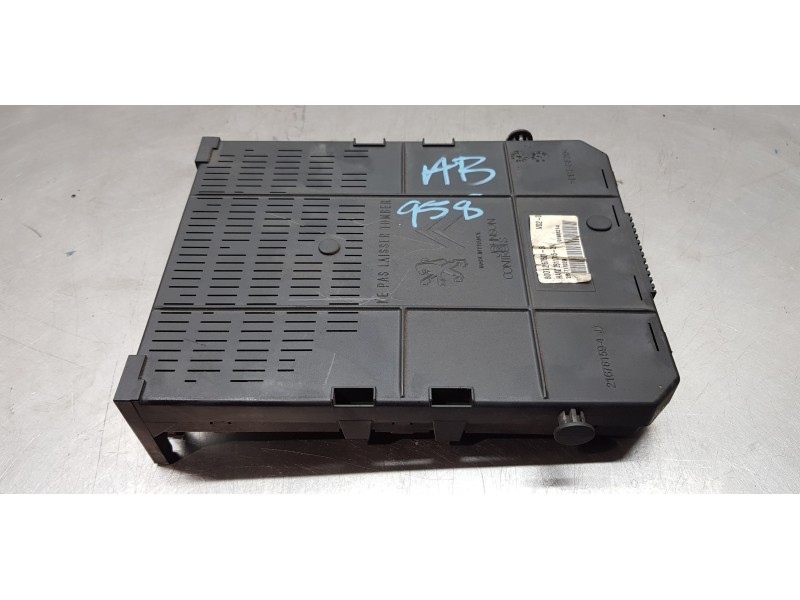 Recambio de caja reles / fusibles para citroen c4 coupe vtr plus referencia OEM IAM 6580AT  