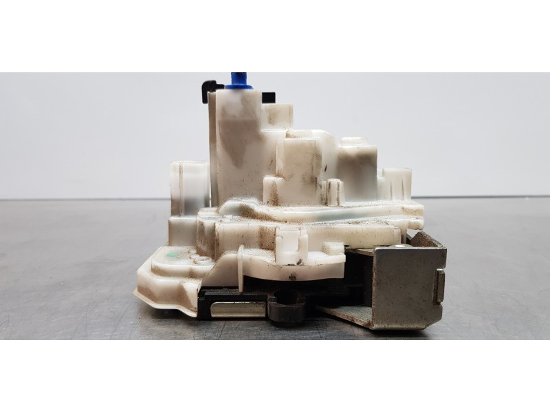 Recambio de cerradura puerta delantera derecha para fiat doblo active referencia OEM IAM 51810883  