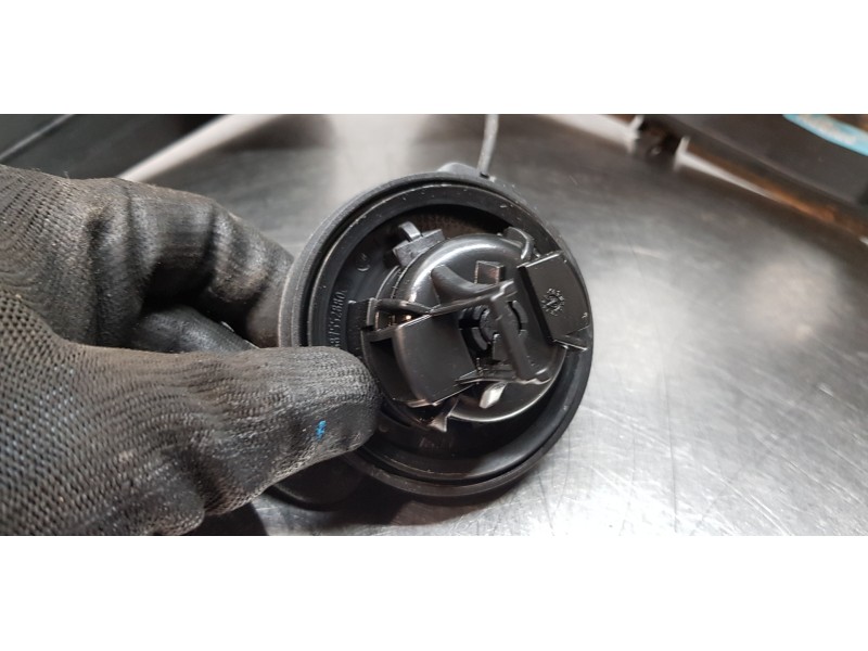 Recambio de tapa exterior combustible para peugeot 2008 (p1) allure referencia OEM IAM 9831475980  