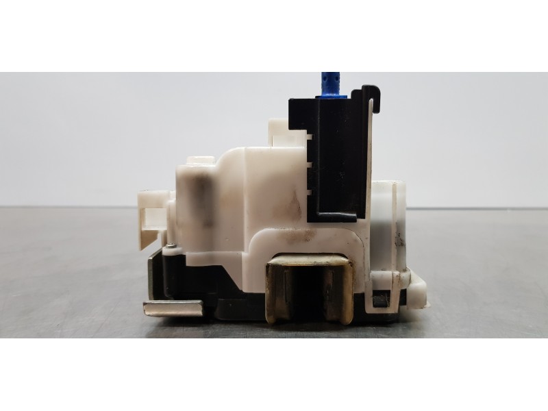 Recambio de cerradura puerta delantera derecha para fiat doblo active referencia OEM IAM 51810883  