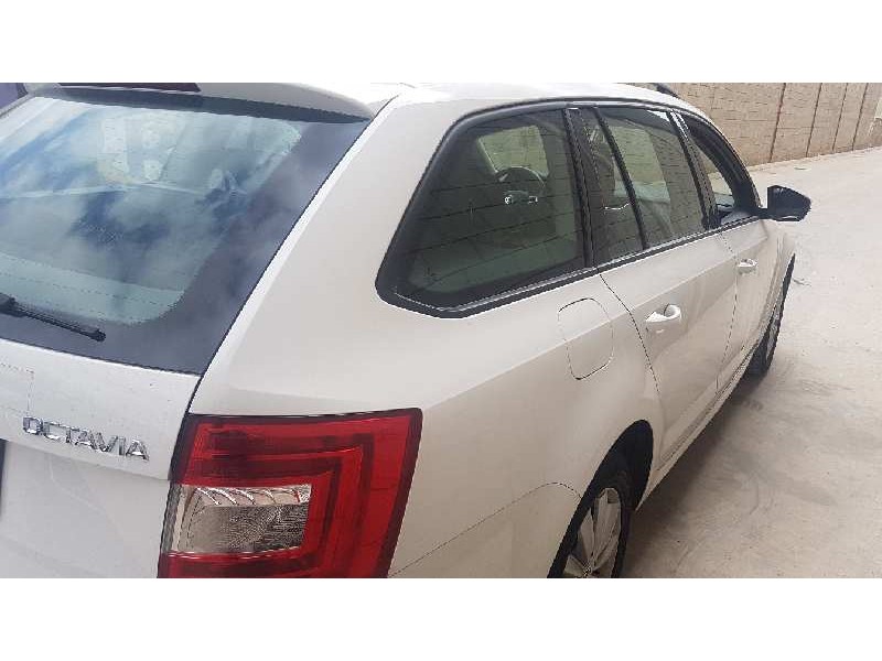 skoda octavia combi (5e5) del año 2013