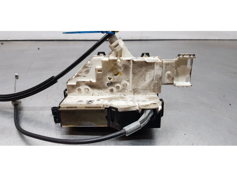 Recambio de cerradura puerta delantera derecha para citroen c4 coupe vtr plus referencia OEM IAM 9136EV  