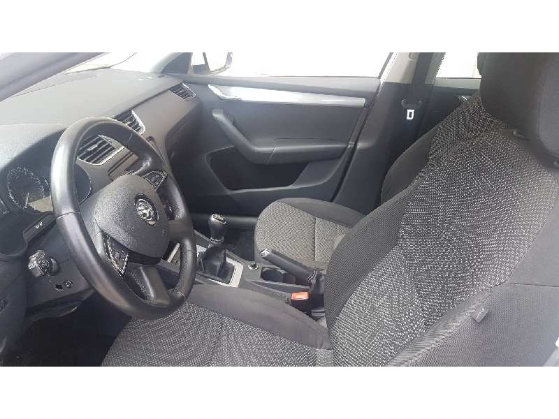 skoda octavia combi (5e5) del año 2013