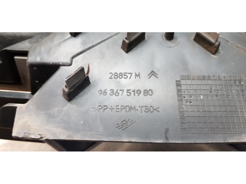 Recambio de rejilla delantera para citroen c5 berlina 2.0 hdi sx referencia OEM IAM 9636751980   Recambio de rejilla delantera para citroen c5 berlina 2.0 hdi sx referencia OEM IAM 9636751980