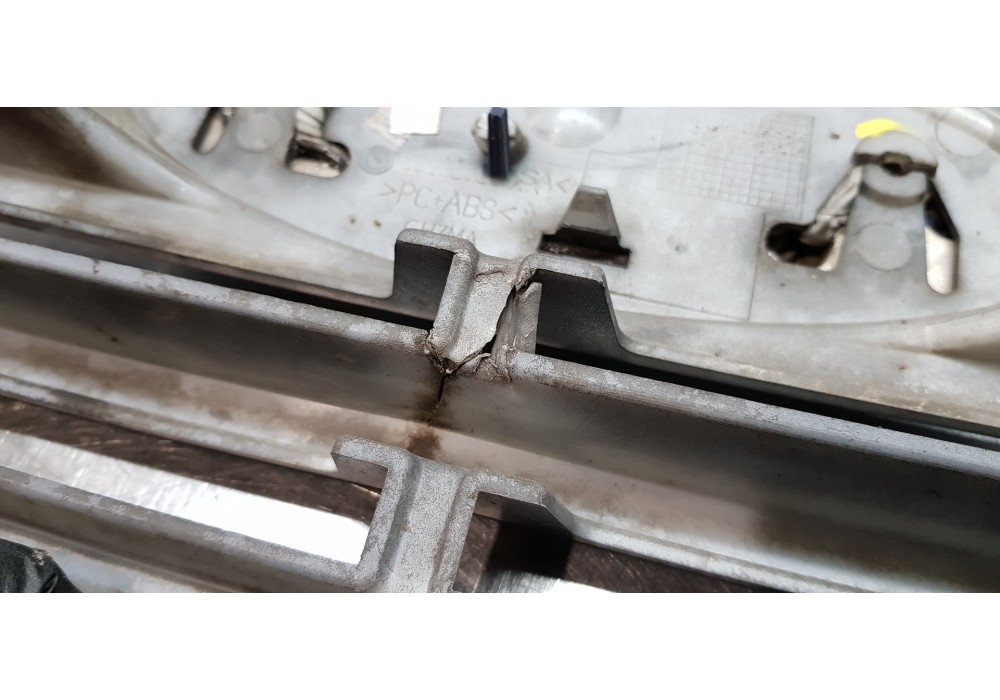 Recambio de rejilla delantera para ford transit kastenwagen (ttg) 310 l2 ambiente referencia OEM IAM 1906368 BK3117B968A BK3117B