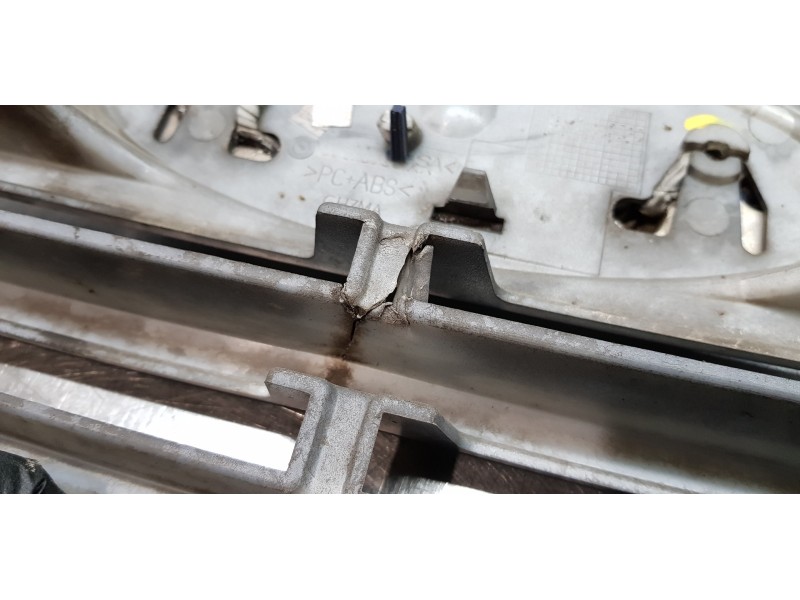 Recambio de rejilla delantera para ford transit kastenwagen (ttg) 310 l2 ambiente referencia OEM IAM 1906368 BK3117B968A BK3117B