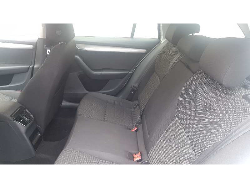 skoda octavia combi (5e5) del año 2013