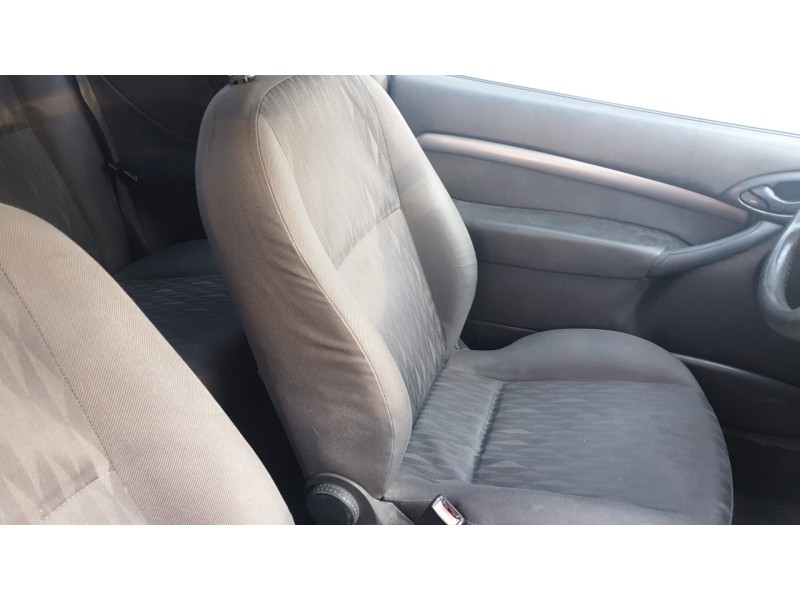 ford focus berlina (cak) del año 2002