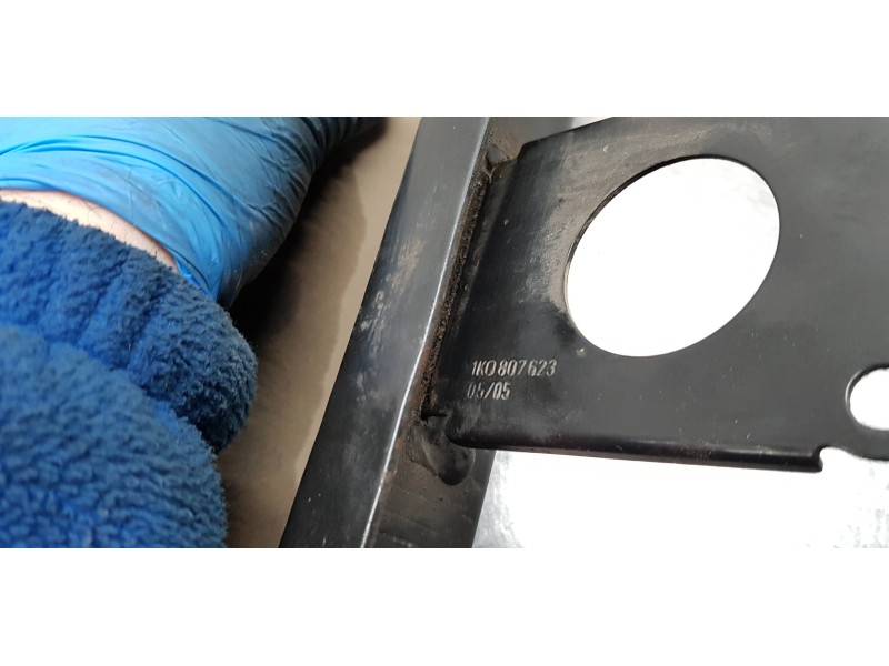 Recambio de refuerzo paragolpes delantero para volkswagen golf v berlina (1k1) trendline referencia OEM IAM 1K0807109C 1K0807623 Recambio de refuerzo paragolpes delantero para volkswagen golf v berlina (1k1) trendline referencia OEM IAM 1K0807109C 1K0807623