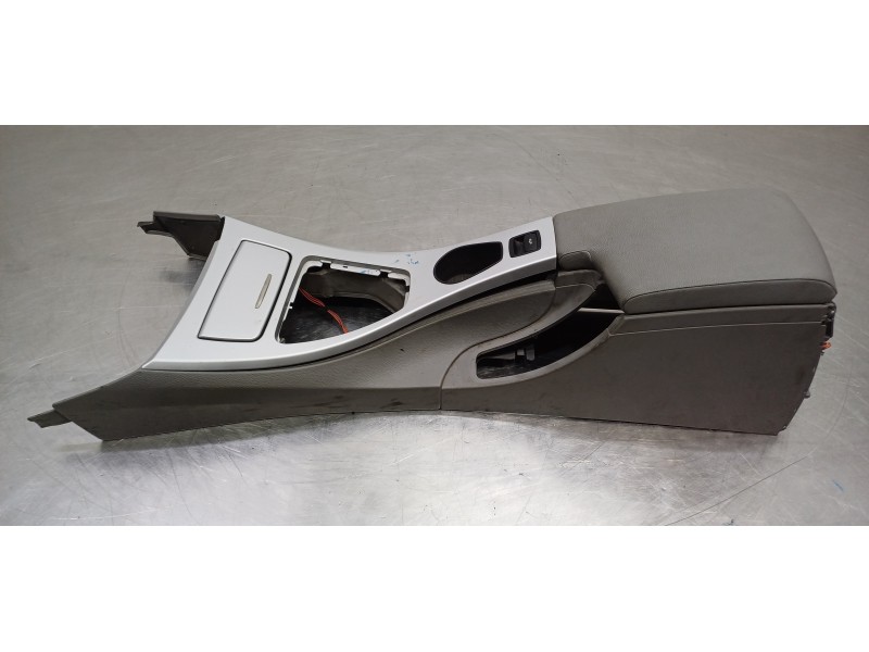 Recambio de apoyabrazos central para bmw serie 3 cabrio (e93) 320i referencia OEM IAM 51167130687 51167118027  Recambio de apoyabrazos central para bmw serie 3 cabrio (e93) 320i referencia OEM IAM 51167130687 51167118027