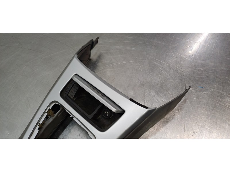 Recambio de apoyabrazos central para bmw serie 3 cabrio (e93) 320i referencia OEM IAM 51167130687 51167118027  Recambio de apoyabrazos central para bmw serie 3 cabrio (e93) 320i referencia OEM IAM 51167130687 51167118027