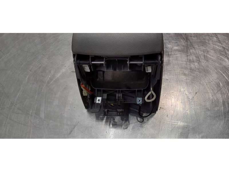 Recambio de apoyabrazos central para bmw serie 3 cabrio (e93) 320i referencia OEM IAM 51167130687 51167118027  Recambio de apoyabrazos central para bmw serie 3 cabrio (e93) 320i referencia OEM IAM 51167130687 51167118027