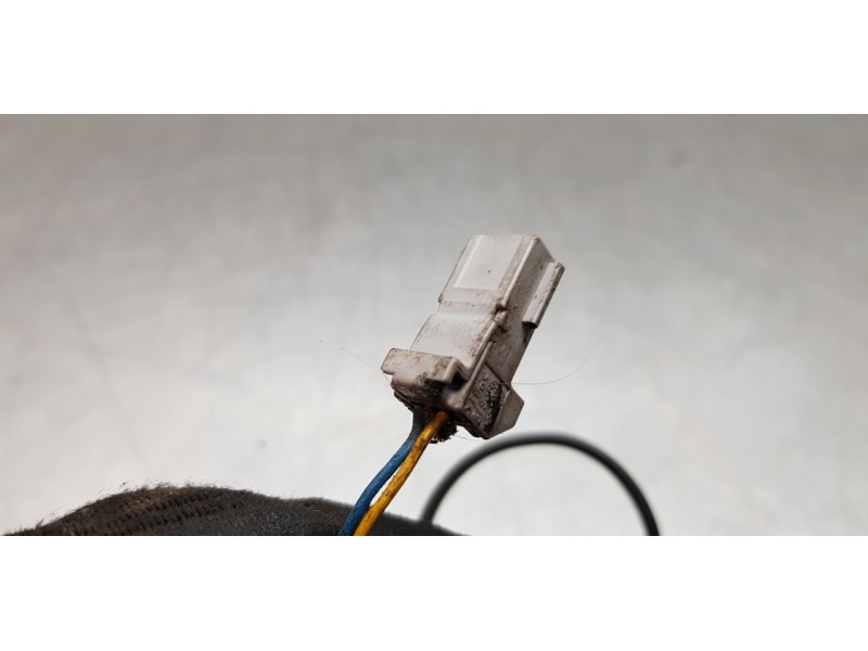 Recambio de pretensor airbag izquierdo para fiat doblo active referencia OEM IAM 735511973   Recambio de pretensor airbag izquierdo para fiat doblo active referencia OEM IAM 735511973