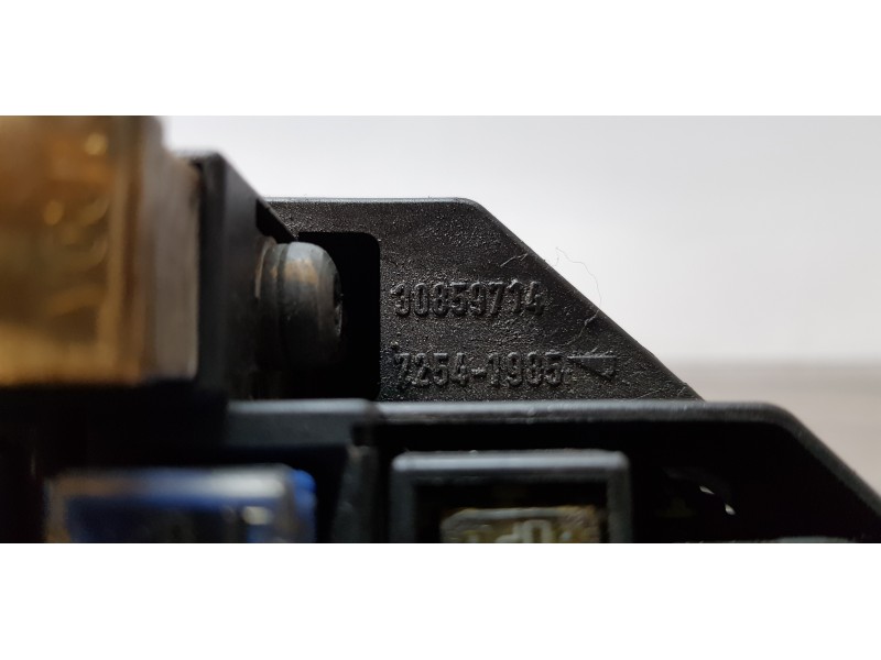 Recambio de caja reles / fusibles para volvo s40 berlina 1.9 d+ (85kw) referencia OEM IAM 30859714  