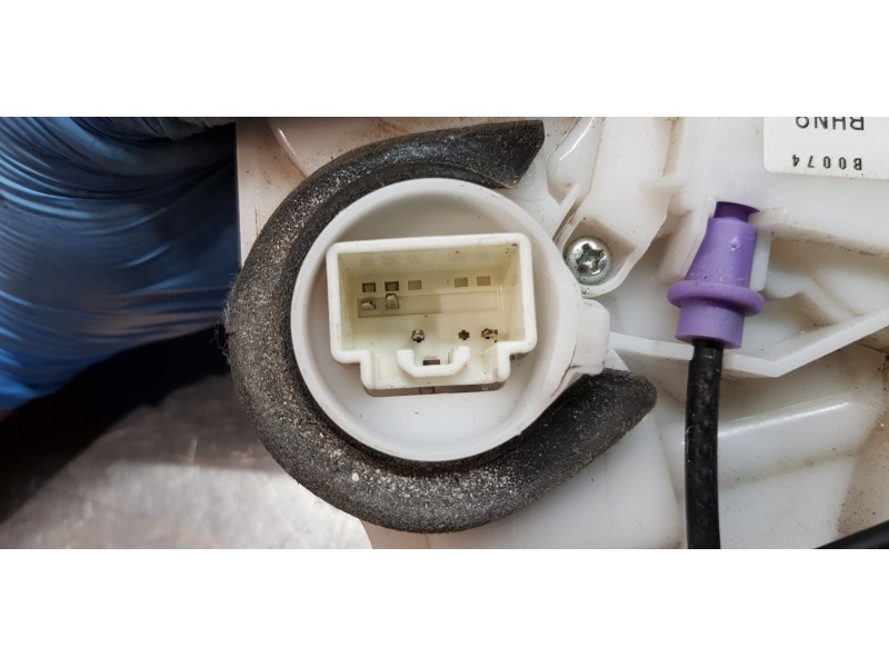 Recambio de cerradura puerta trasera derecha para mazda 3 lim. () luxury referencia OEM IAM BHN972310B  