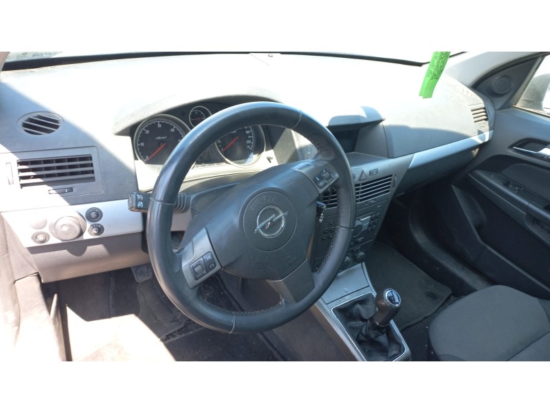 opel astra h berlina del año 2006