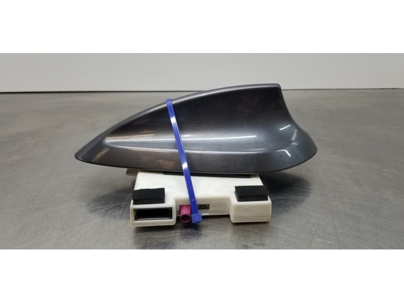 Recambio de antena para bmw serie 1 lim. (f40) 116d referencia OEM IAM 5A31DE9 65205A59AB3 65209371345
