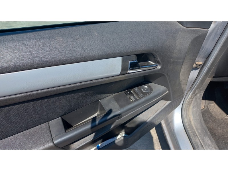 opel astra h berlina del año 2006