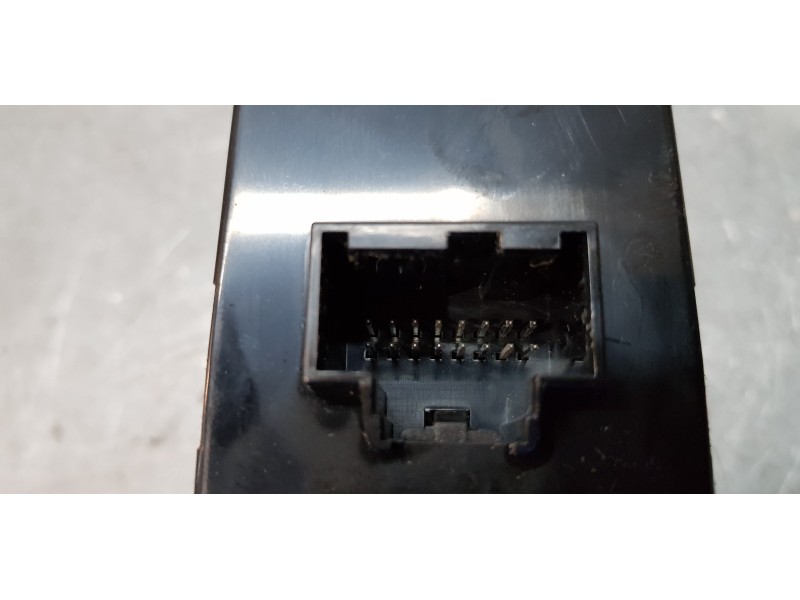 Recambio de mando elevalunas delantero izquierdo para kia carnival 2.9 crdi vgt active referencia OEM IAM 935704D320   Recambio de mando elevalunas delantero izquierdo para kia carnival 2.9 crdi vgt active referencia OEM IAM 935704D320