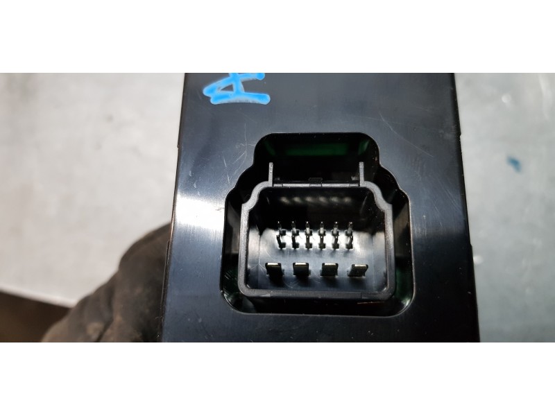 Recambio de mando elevalunas delantero izquierdo para kia carnival 2.9 crdi vgt active referencia OEM IAM 935704D320   Recambio de mando elevalunas delantero izquierdo para kia carnival 2.9 crdi vgt active referencia OEM IAM 935704D320