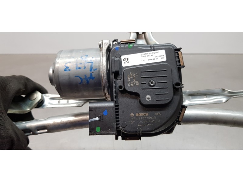 Recambio de motor limpia delantero para peugeot 3008 style referencia OEM IAM 9824762480   Recambio de motor limpia delantero para peugeot 3008 style referencia OEM IAM 9824762480