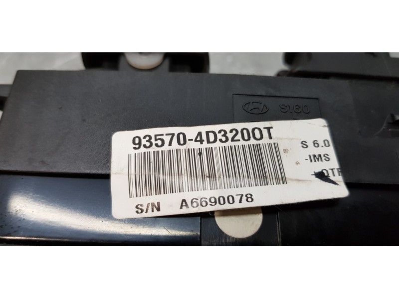 Recambio de mando elevalunas delantero izquierdo para kia carnival 2.9 crdi vgt active referencia OEM IAM 935704D320   Recambio de mando elevalunas delantero izquierdo para kia carnival 2.9 crdi vgt active referencia OEM IAM 935704D320