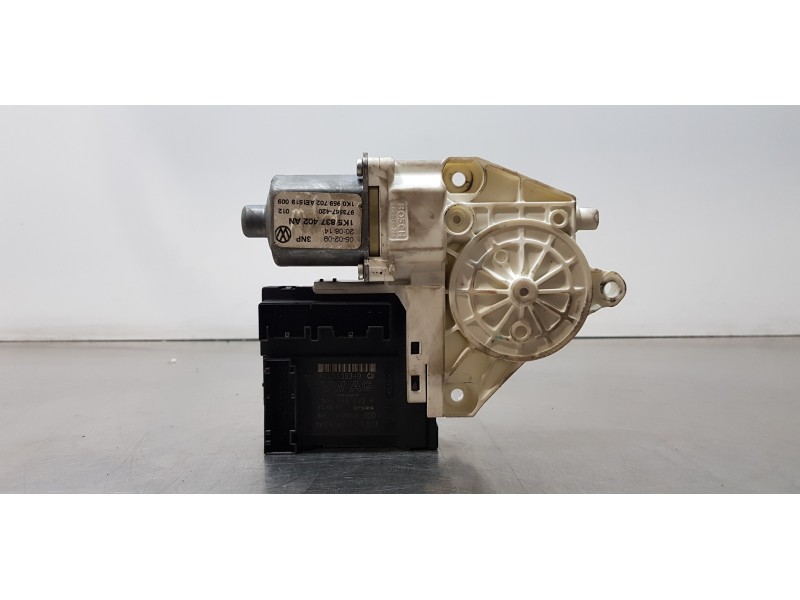 Recambio de motor elevalunas delantero derecho para volkswagen golf v variant (1k5) highline referencia OEM IAM 1K5837402AN   Recambio de motor elevalunas delantero derecho para volkswagen golf v variant (1k5) highline referencia OEM IAM 1K5837402AN