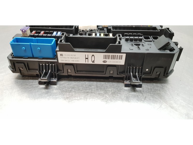 Recambio de caja reles / fusibles para opel zafira b cosmo referencia OEM IAM 13220831M   Recambio de caja reles / fusibles para opel zafira b cosmo referencia OEM IAM 13220831M
