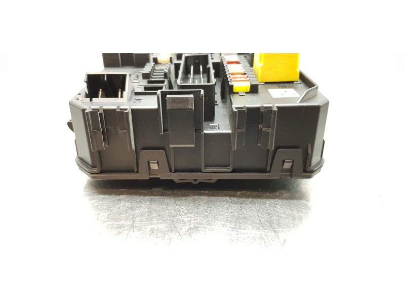 Recambio de caja reles / fusibles para opel zafira b cosmo referencia OEM IAM 13220831M   Recambio de caja reles / fusibles para opel zafira b cosmo referencia OEM IAM 13220831M